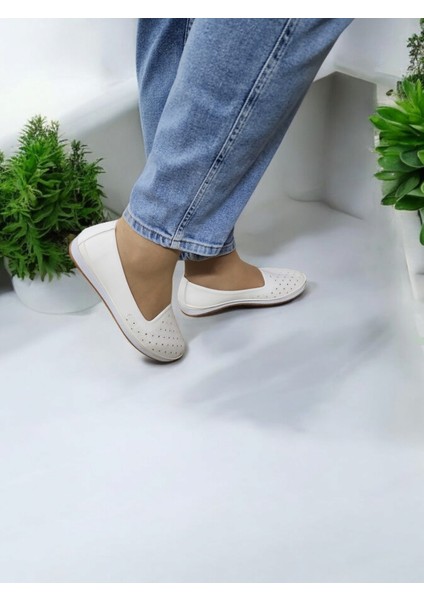 Kadın Kaydırmaz Taban Lazer Kesim Delikli Ev ve Dışarı Babeti fırsatları