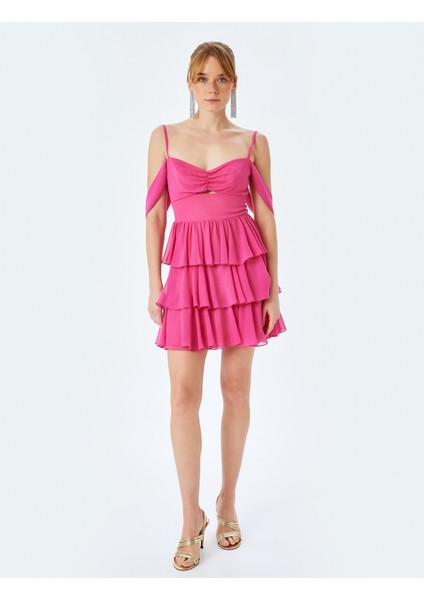 Katlı Volanlı Kısa Kollu Kalp Yaka Mini Elbise modelleri