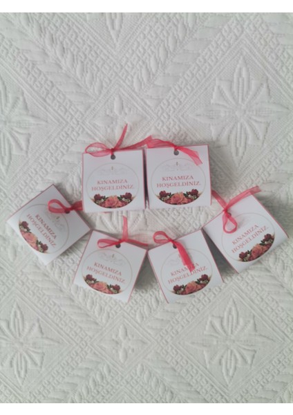 Özel Tasarım Hazır Paketlenmiş Kınamıza Hoşgeldiniz Yazılı Dağıtmalık Kına