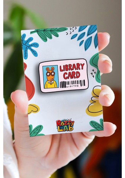 Library Card Arthur - Rozet - Ahşap - Pin - Broş - Yaka Çanta Aksesuar
