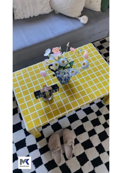 Mutfak tezgah arası ve yaşam alanlarının tüm yüzeyleri için Sarı Cam Mozaik. Cam ölçüsü: 50x50 cm. File ölçüsü: 31.5x31.5 cm. ( 1 Koli = 10 File Karo = 1 m2 fiyatıdır )