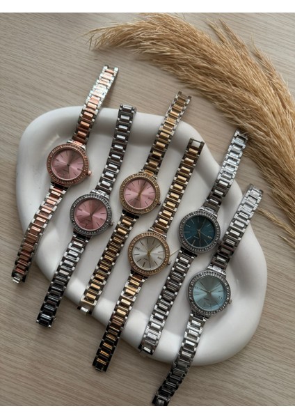 Retro Minimal Büyük Kadran Kordon Vintage Kadın Kol Saati fırsatları