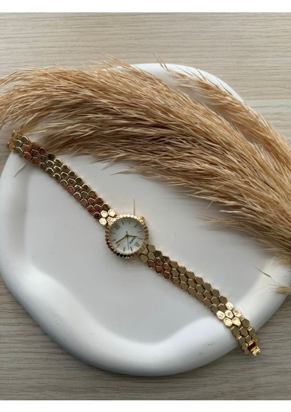 Retro Minimal Hasır Kordon Vintage Kadın Kol Saati fırsatları