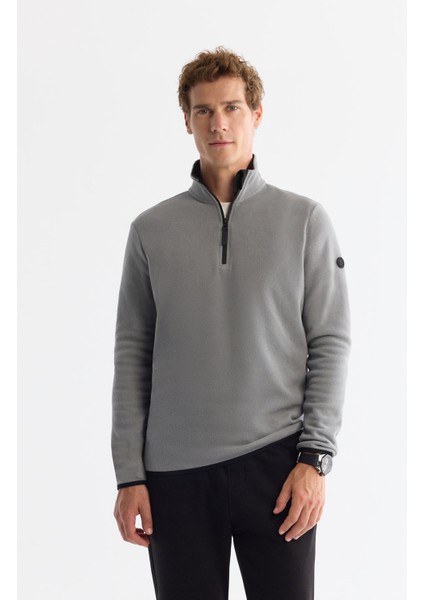 Erkek Gri Soğuğa Dayanıklı Yarım Fermuarlı Dik Yaka Polar Sweatshirt E001068