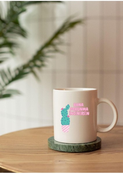 Quby Desen Baskılı Bana Dokunma Incinirsin Yazılı Kişiye Özel Isim Yazılı Seramik Kupa Bardak