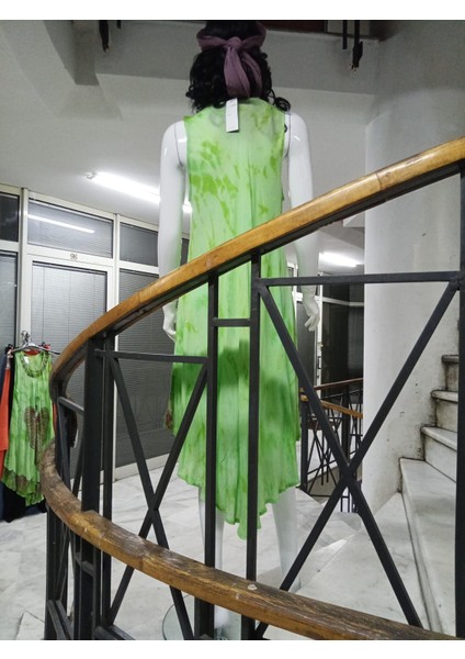 Sıfır Kol Yuvarlak Yaka Batik Desenli Elbise