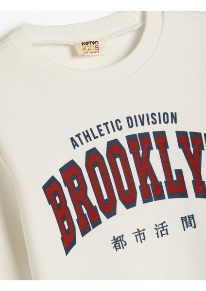 Bisiklet Yaka Brooklyn Baskılı Uzun Kollu Şardonlu Sweatshirt
