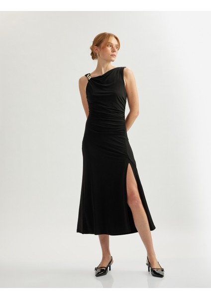 Metal Aksesuar Detaylı Kolsuz Degaje Yaka Uzun A Kesim Drapeli Elbise fiyatları