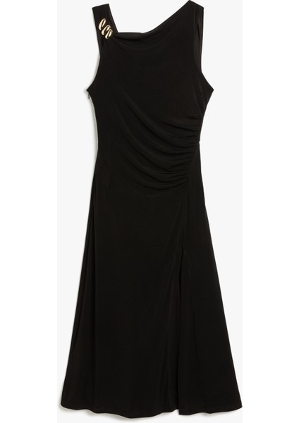 Metal Aksesuar Detaylı Kolsuz Degaje Yaka Uzun A Kesim Drapeli Elbise modelleri