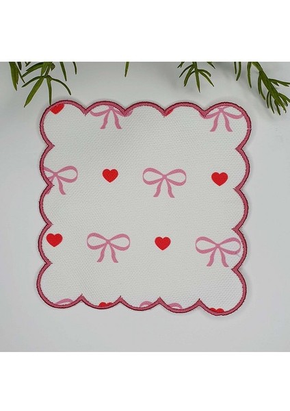 Romantik Fiyonk ve Kalp Desenli Nakış Kenar Kokteyl Peçetesi 1 Adet