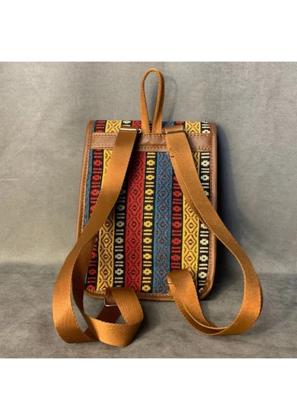 Otantik Desenli Çok Renkli Küçük Sırt Çantası - 19 x 22 cm