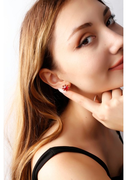 Matya Altın Renk Lak Kaplama Çivili Kırmızı Zirkon Taşlı Model Küpe