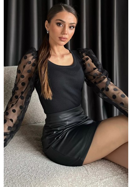 Kadın Kare Yaka Kolları Tül Puantiyeli Kaşkorse Bluz