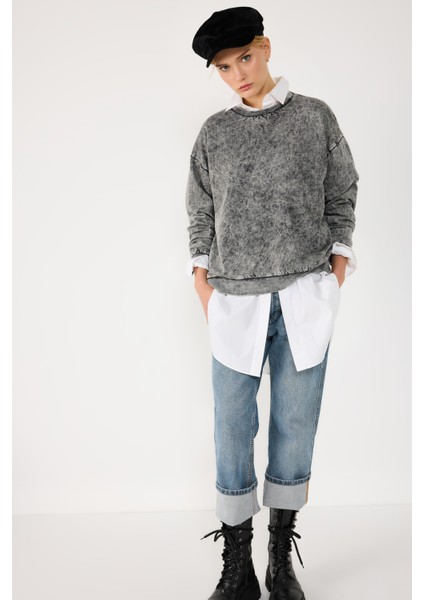 Bisiklet Yaka Basic Asit Yıkamalı Sweatshirt