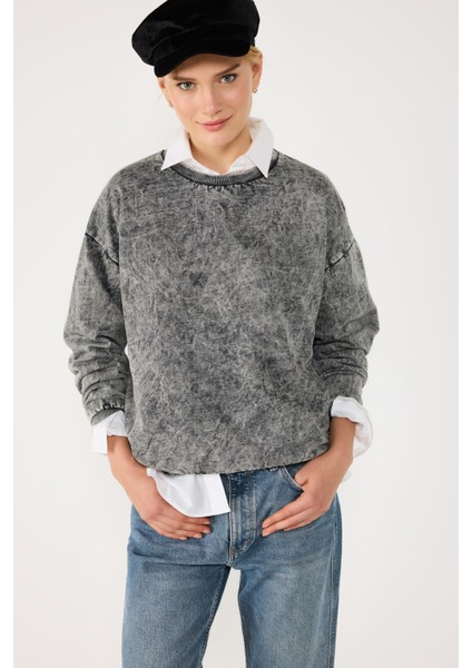 Bisiklet Yaka Basic Asit Yıkamalı Sweatshirt