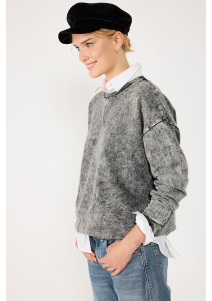 Bisiklet Yaka Basic Asit Yıkamalı Sweatshirt