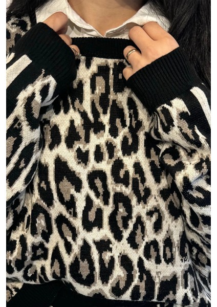 KZK003 Leopar Desen Kol ve Bel Kısmı Siyah Şeritli Kazak