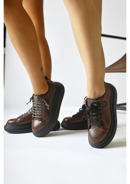 Shake Kahve Taş Detaylı Sneakers (Parlak Bağcık Hediyeli)