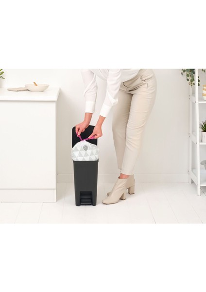 Stepup Dark Grey Plastik Pedallı Çöp Kutusu 10L