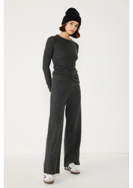 Yumoş Kumaş Geniş Paça Pantolon