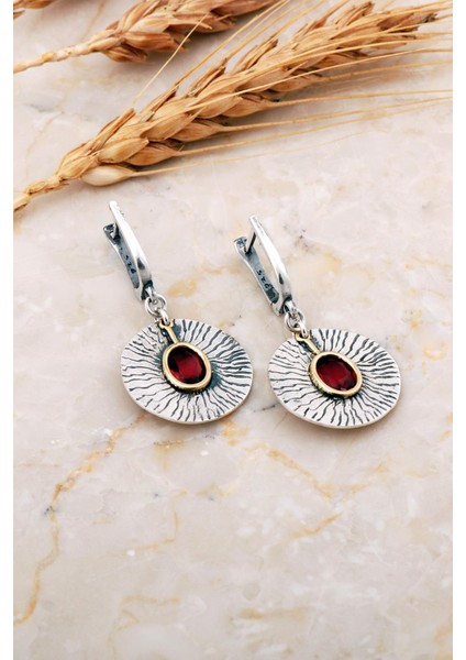 Kök Yakut Taşlı Çekiç Dövme Elişi Gümüş Küpe 7224