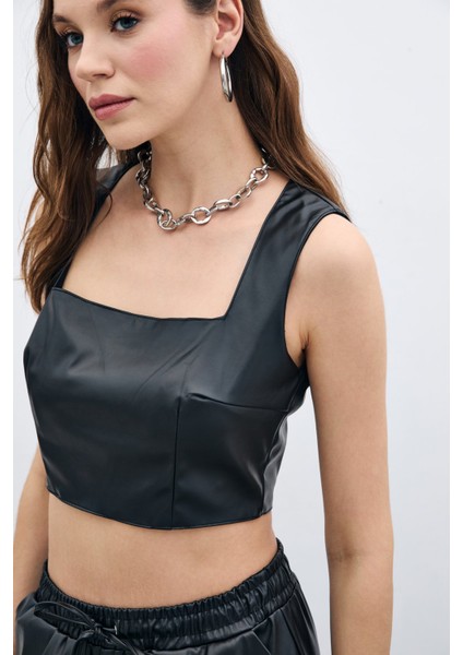 Kare Yaka Deri Crop - Siyah modelleri