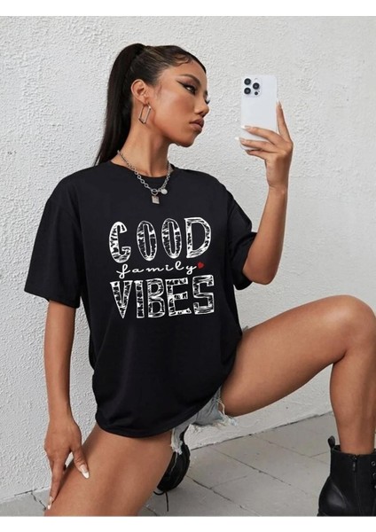 Kadın Oversize T-Shirt Good Family Vibes Baskılı fırsatları