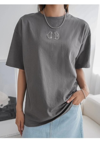 Minik 2 Penguen Baskılı Oversize T-Shirt Salaş Boyfirend modelleri