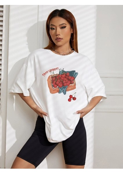 Kiraz Baskılı Oversize T-Shirt Salaş Boyfirend modelleri