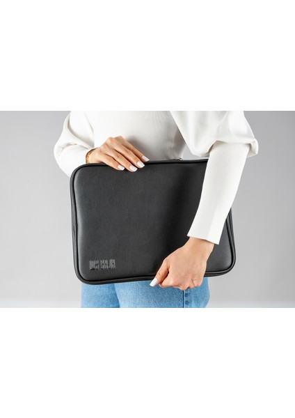 13” - 14" İnç Su Geçirmez, Vegan Deri Ve Fermuar Özellikli Macbook & Tablet & Laptop Çantası (Siyah)