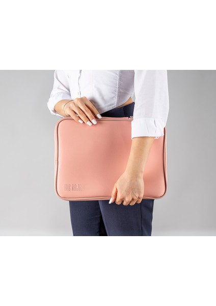 13” - 14" İnç Su Geçirmez, Vegan Deri Ve Fermuar Özellikli Macbook & Tablet & Laptop Çantası (Pudra)