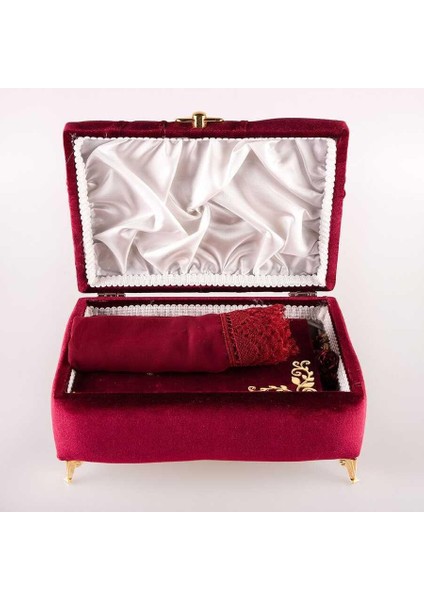 Çizgili Kutu Çeyizlik, Şal + Seccade + Tesbih + Kuran Hediye Seti (Hafız B. Kadife, Bordo, Elif-Vav) modelleri