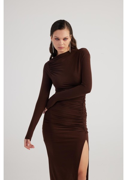 Drapeli Yırtmaçlı Uzun Yasmiin Elbise Kahve fırsatları