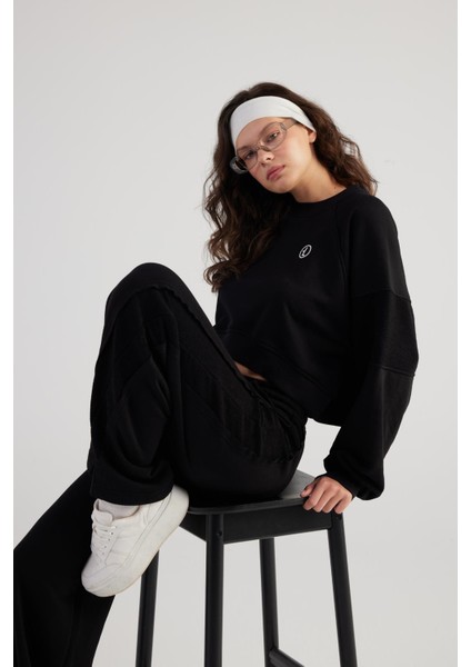 Bisiklet Yaka Şardonsuz Crop Cali Sweatshirt Siyah fırsatları