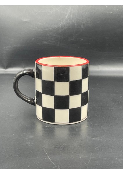 El Yapımı Damalı Seramik Espresso Fincan Seti – 4’lü | Siyah & Beyaz | 170 ml | Kırmızı Rimli fırsatları