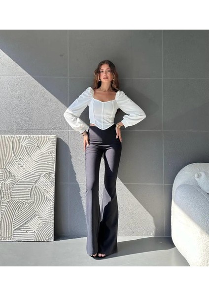 Kare Yaka Şerit Detaylı Bluz