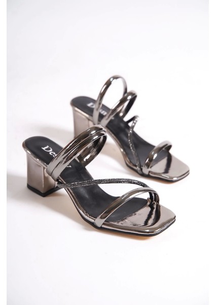 Estee Platin Rugan Topuklu Terlik modelleri