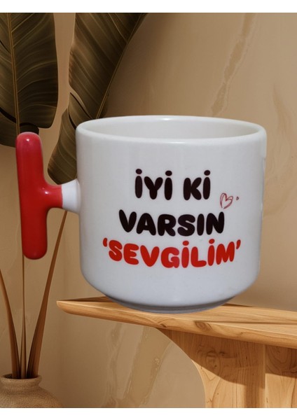 "iyiki Varsın Sevgilim" Çift Taraf Yazılı Kupa Bardak (Kırmızı T)