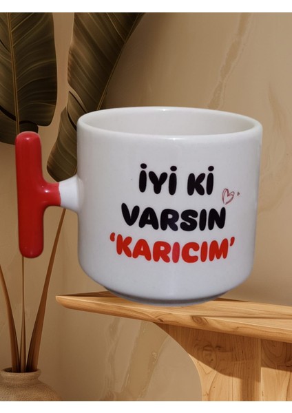 "iyiki Varsın Karıcım" Çift Taraf Yazılı Kupa Kahve Bardağı (Kırmızı T)