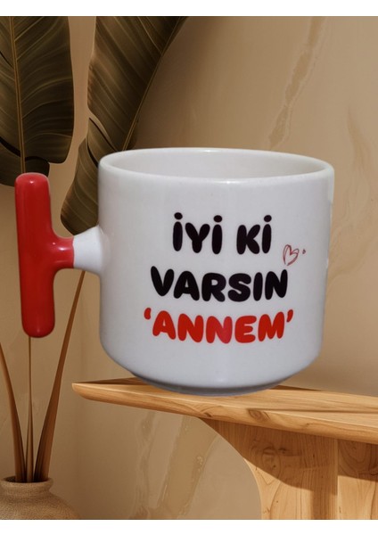 "iyiki Varsın Annem" Yazılı Kupa Kahve Bardağı (Kırmızı T)