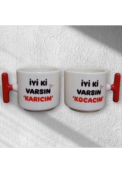 2'li Iyiki Varsın Karıcım-Iyiki Varsın Kocacım Çift Taraf Yazılı Baskılı Kupa Bardak (Kırmızı T)