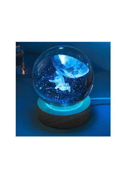 Dekoratif Uçan Astronot Tasarımlı Ahşap Altlıklı Işıklı Cam Küre Büyük Boy Cam:8cm Ahşap:2cm