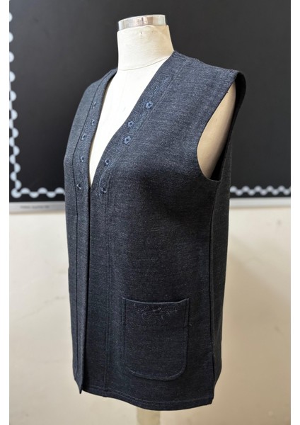 Özenli Triko Çelik Örgü Yaka Nakışlı Antrasit Anne Yelek Agraflı fiyatları