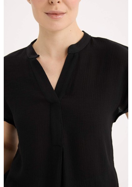 Regular Fit Apaş Yaka Basic Düz Kısa Kollu Bluz E6288AX25SP