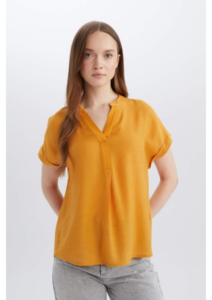 Regular Fit Apaş Yaka Basic Düz Kısa Kollu Bluz E6288AX25SP