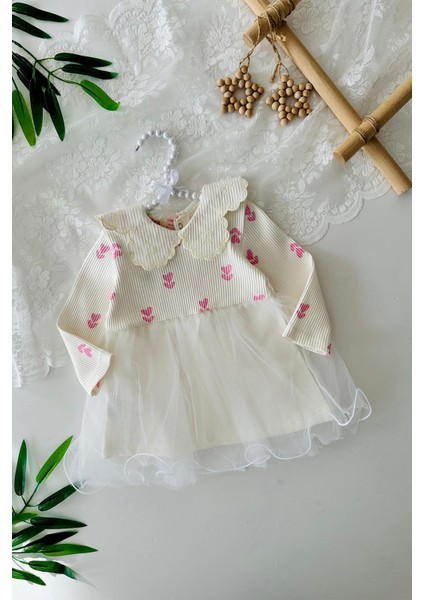 Kalp Yaka Detaylı Lale Baskılı Tütülü Kız çocuk elbise - Beyaz