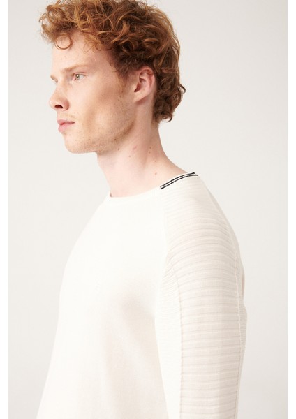 Erkek Beyaz Bisiklet Yaka Kolu Örgü Detaylı Kazak A31Y5108 fiyatları