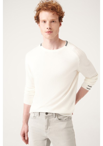 Erkek Beyaz Bisiklet Yaka Kolu Örgü Detaylı Kazak A31Y5108 indirimleri