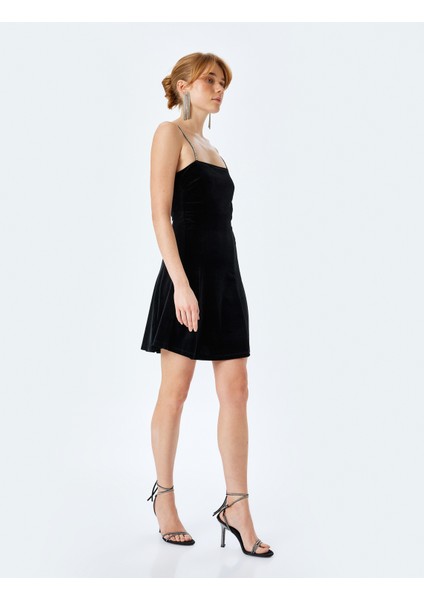 Kristal Taş Işlemeli Ince Askılı Mini Kadife Elbise fiyatları