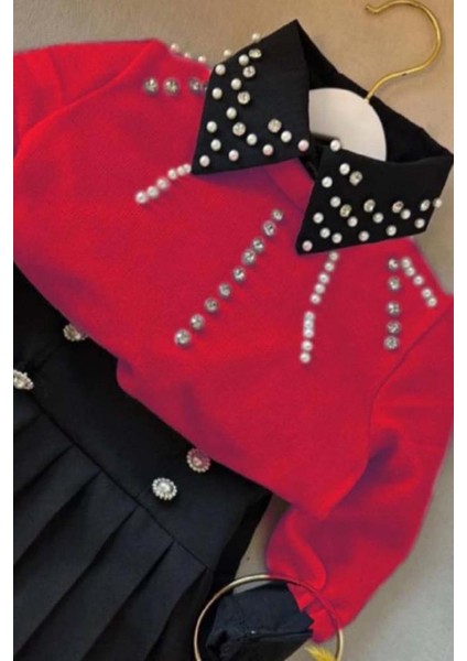 Kız Çocuk Üzeri Taş ve Boncuk Işlemeli Kırmızı Kazak Gömlek Kombin Gümüş Düğme Pileli Etekli Takım modelleri